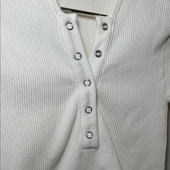 Cream Snap-Front Ribbed Crop Top - Picture 3 of 4